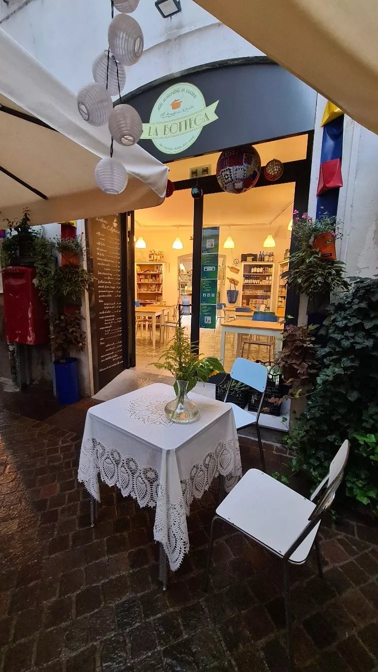 La Bottega Di All Around (the) Kitchen