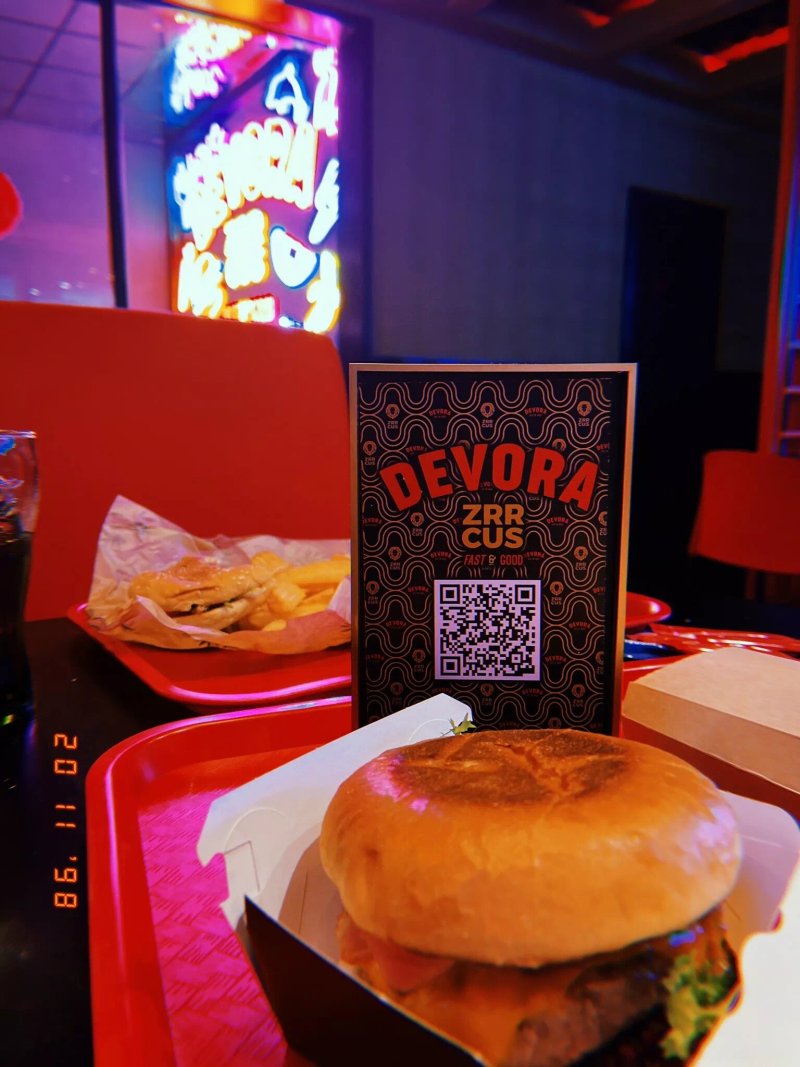 Devora Zrrcus