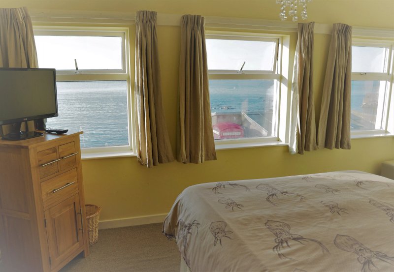 Pennan Inn BnB & Gallery