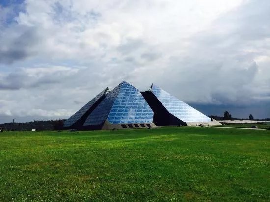 Cite de l'Or - Pyramide des Metiers d'Art
