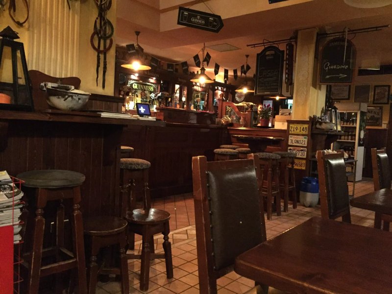 Horse and Hounds Irish Pub