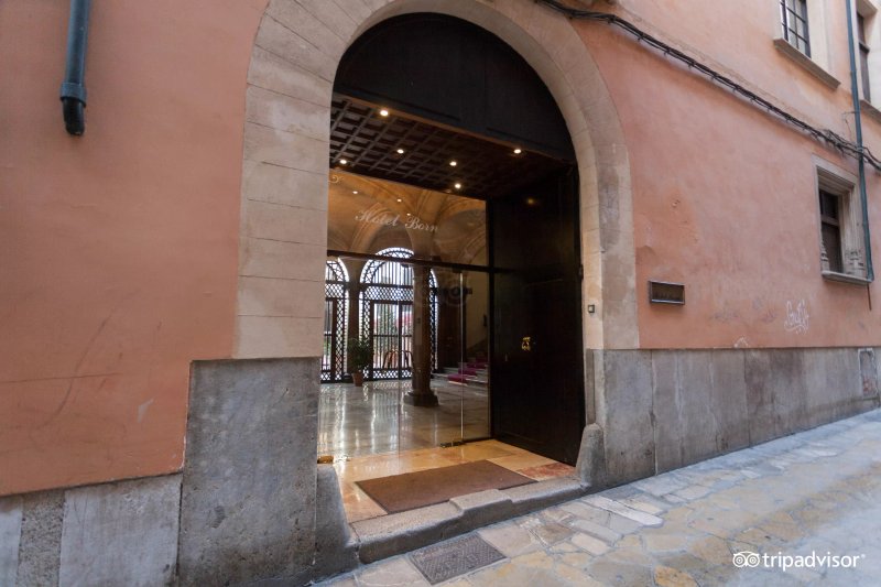 Hotel Born