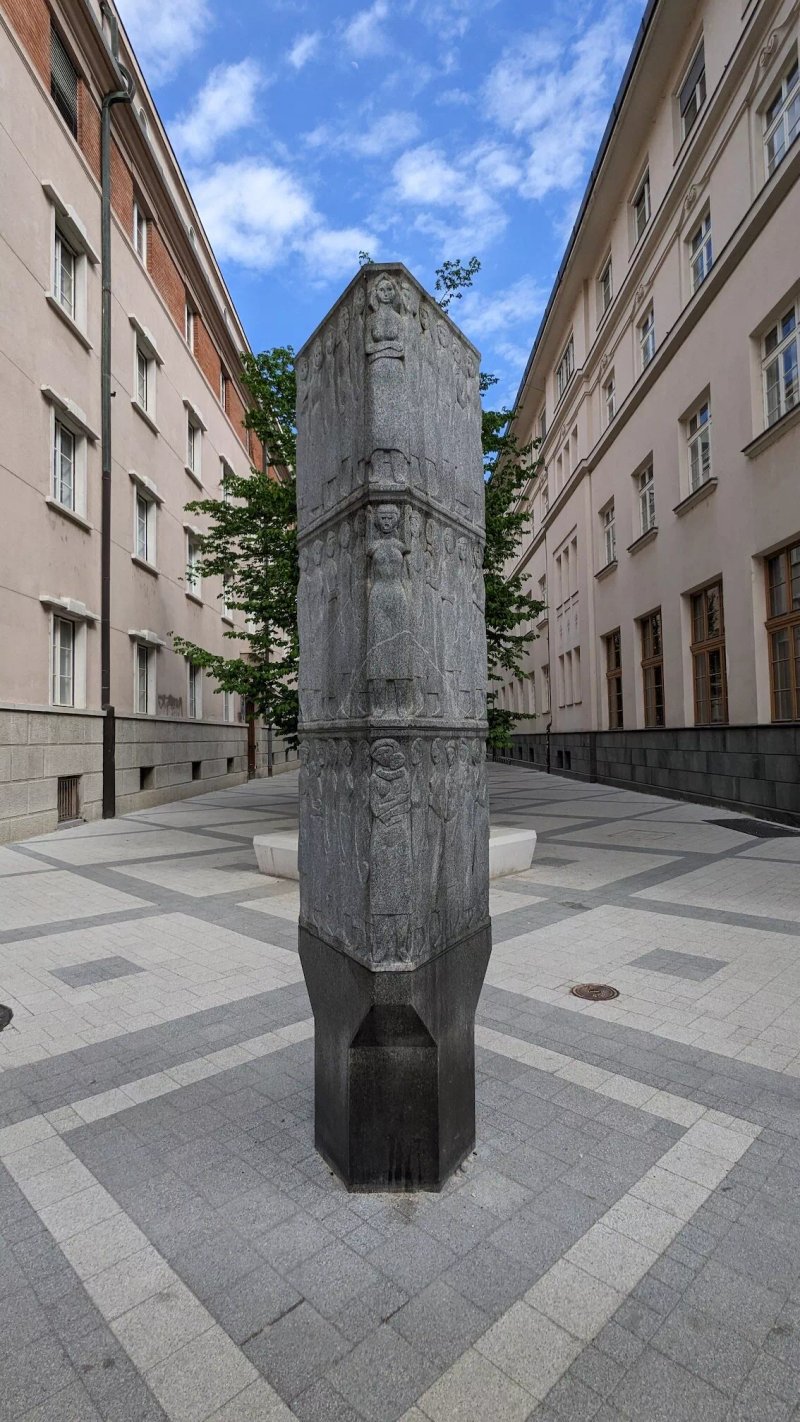 Spomenik zenskam (Monument to Women)