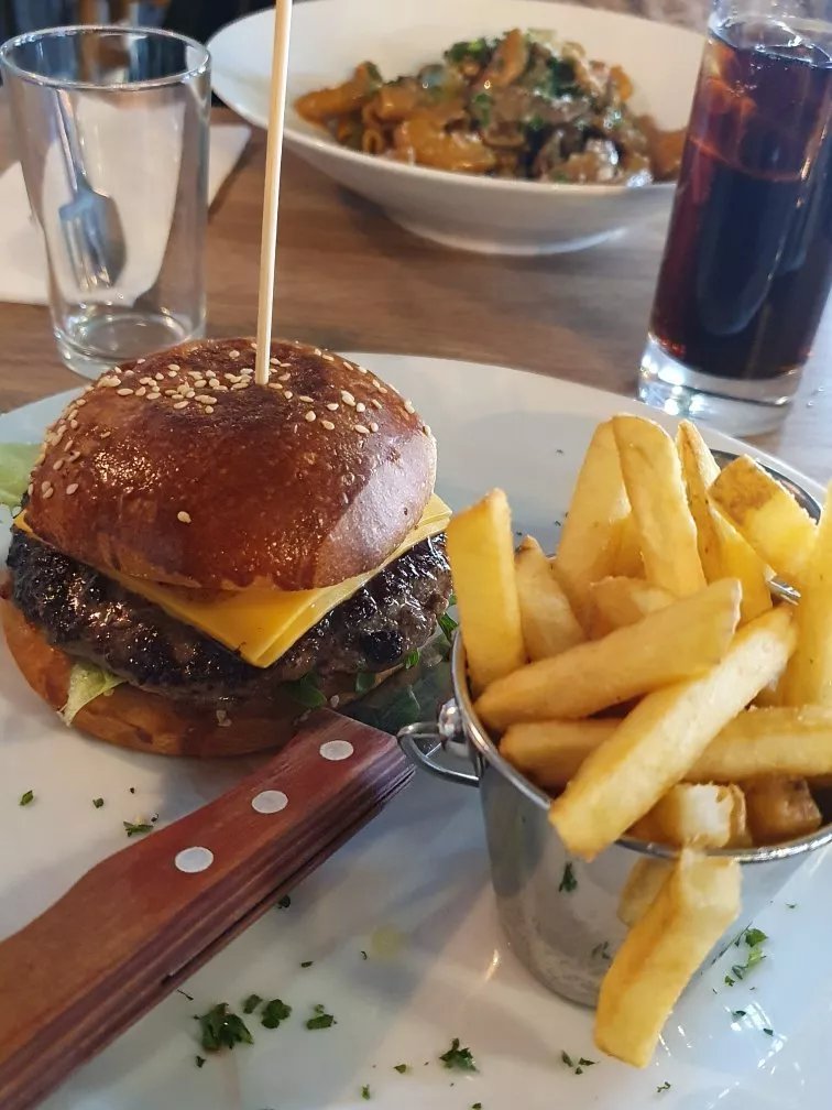 Bistro& Cafe Valvet