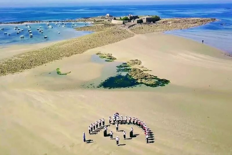 House in front of sea, beach at 100 meters Calm