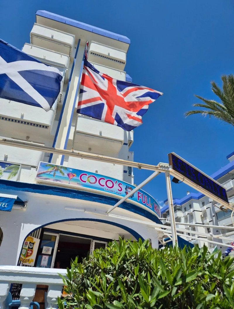 Cocos sports bar