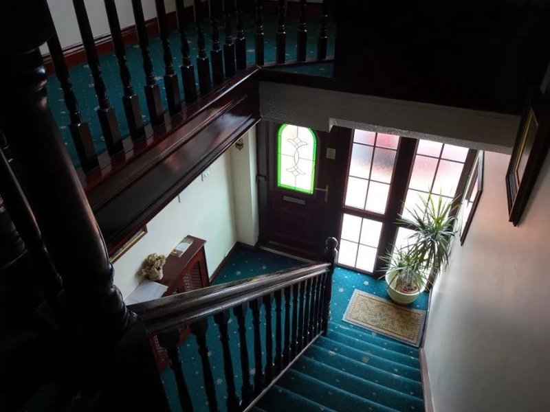 Twin Oaks B&B