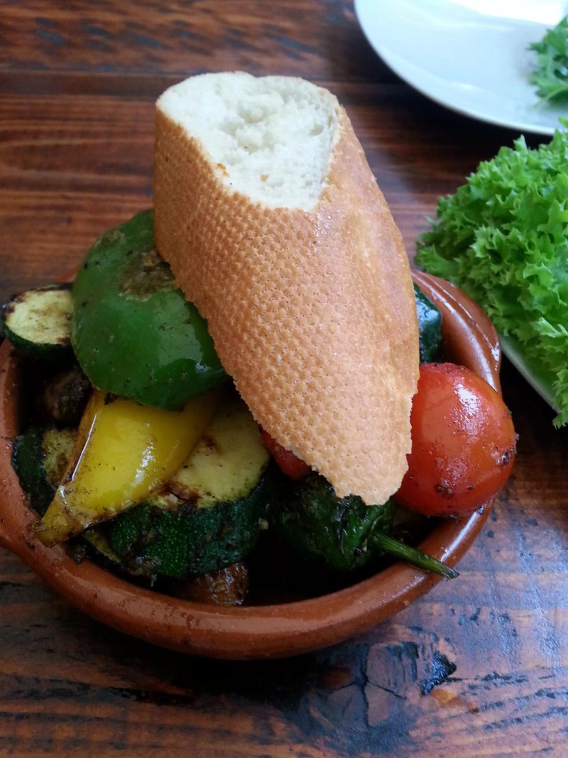 saro tapas bar & lounge