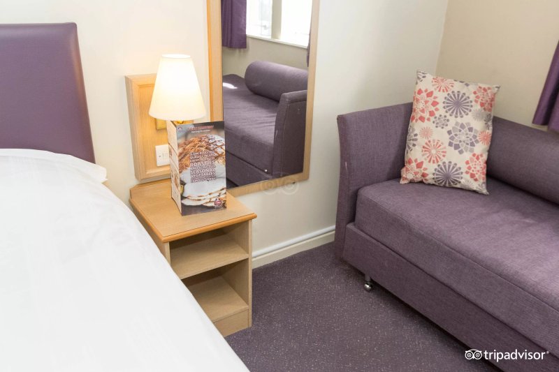 Premier Inn Liverpool Aintree