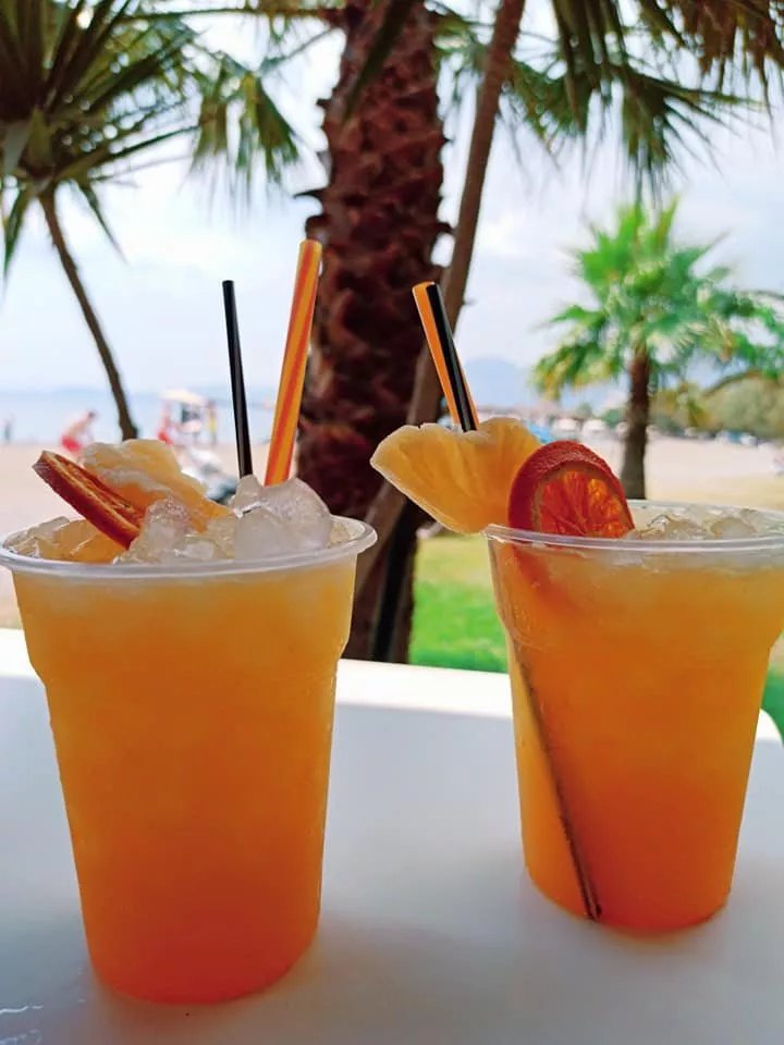 La Luna Beach Bar