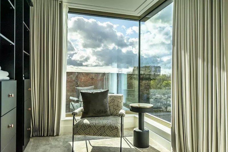 Stunning 3 bedroom apartment with 2 parking spaces