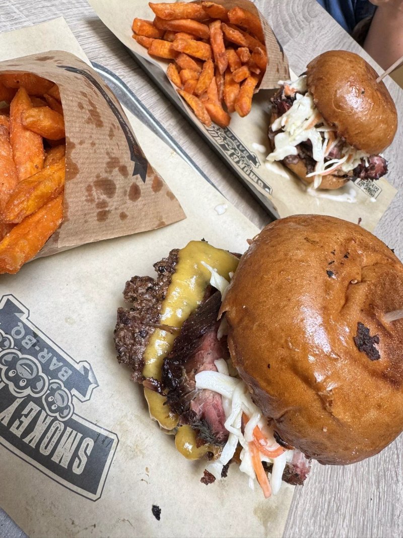 Smokey Monkies Bbq - Arany