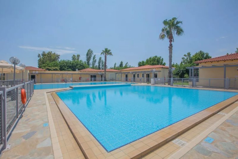 Golden Coast Hotel & Resort