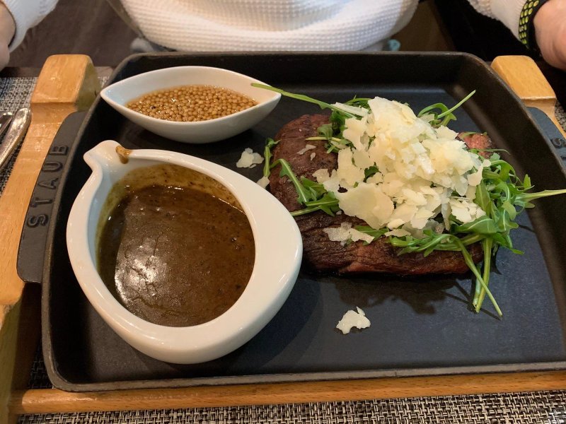 Le Bistro