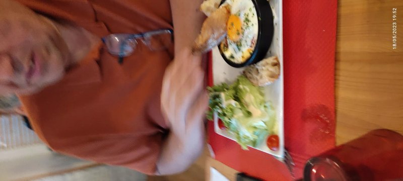 Les Pieds Sous La Table