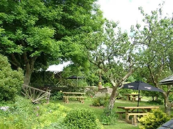 Hoops Inn & Country Hotel
