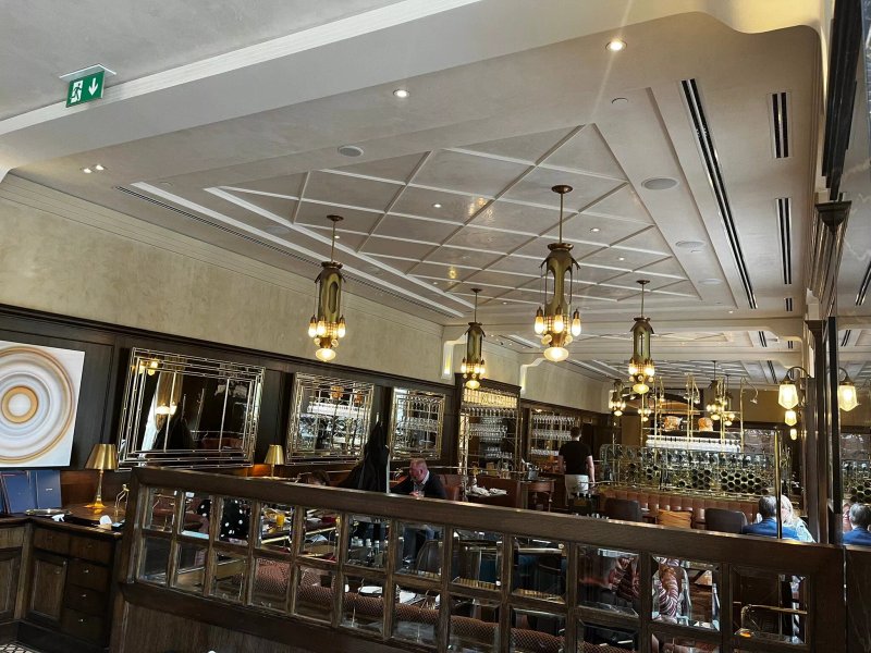 Kollazs - Brasserie & Bar