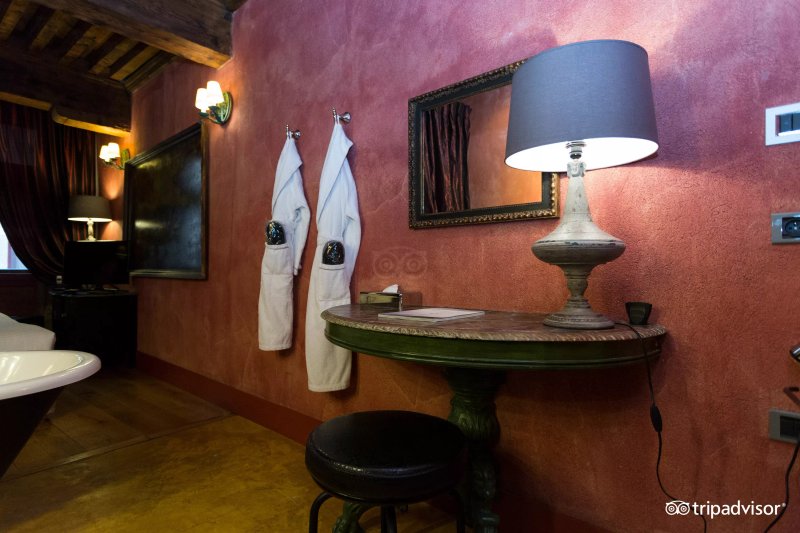 Cour des Loges Lyon, A Radisson Collection Hotel