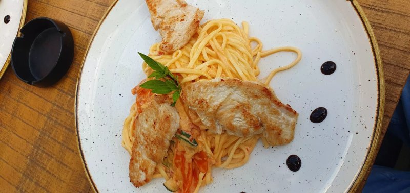 Road House Madeira Pizzeria & Spaghetteria