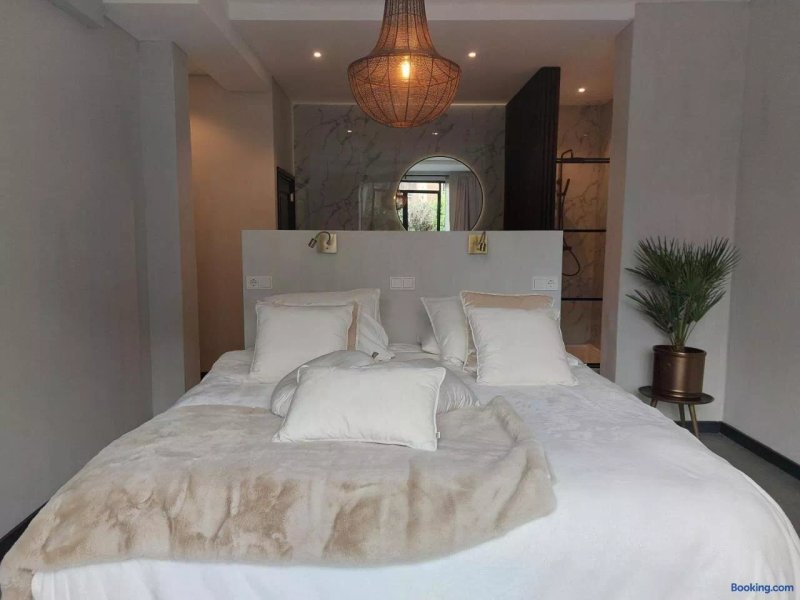 Saya Boutique Hotel
