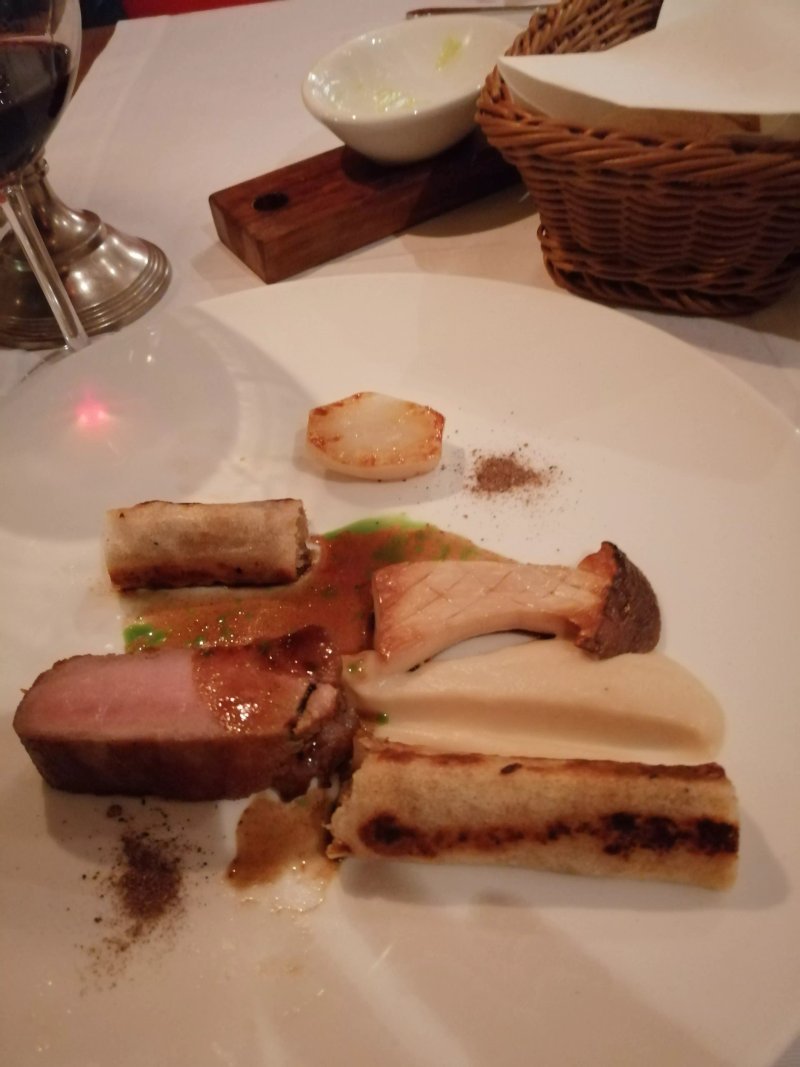 Mandula Etterem es Bor Bar
