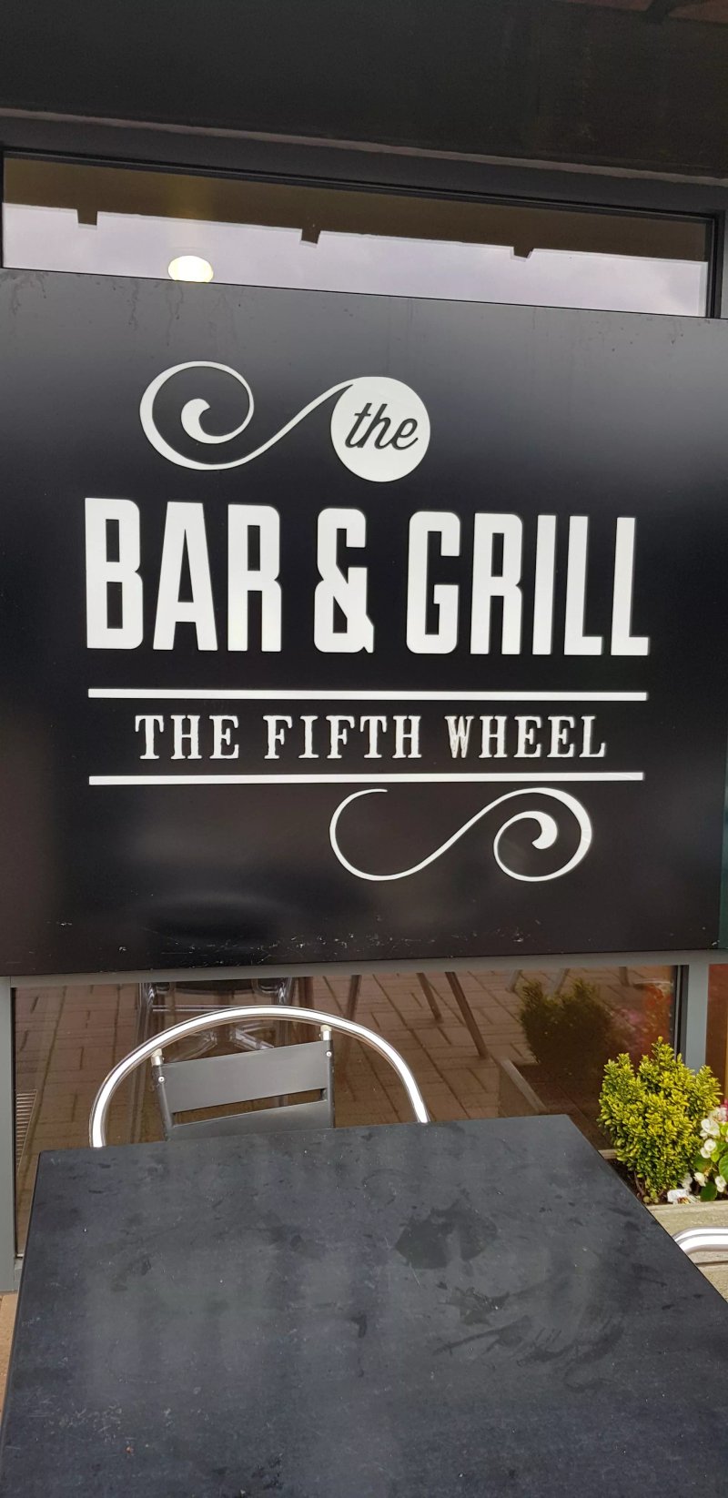 The Fifth Wheel Bar & Grill