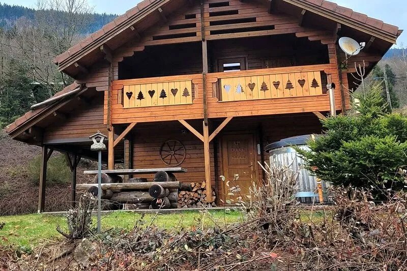 Quiet cottage ** 2 stars .... 10 km from the lake gerardmer