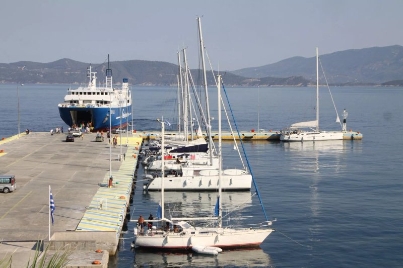 Saronis Hotel
