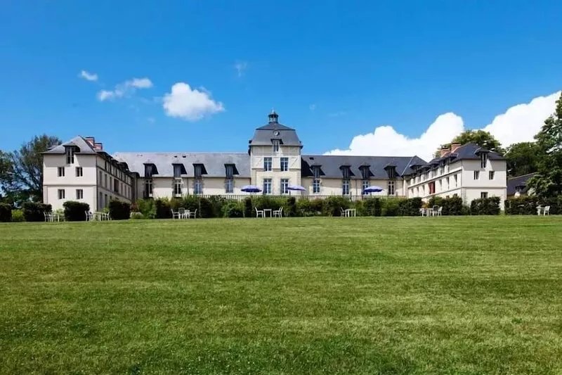 Kergonano - Parking privé et piscine