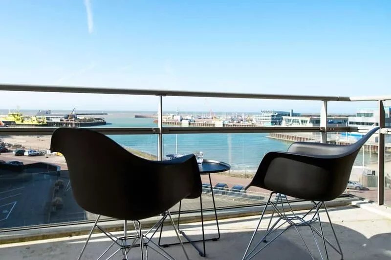 Sea-view apartment with balcony