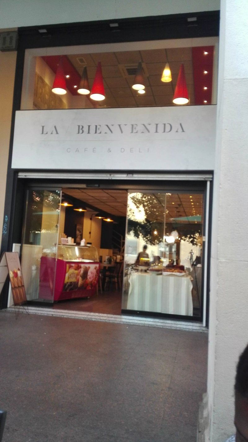 La Bienvenida Cafe & Deli