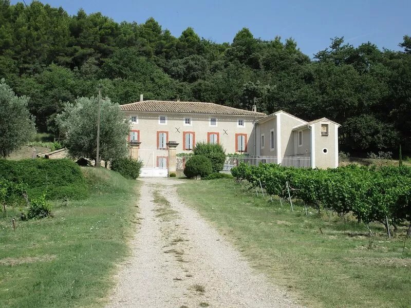 Charming cottage in old character farm near Vaison la Romaine.