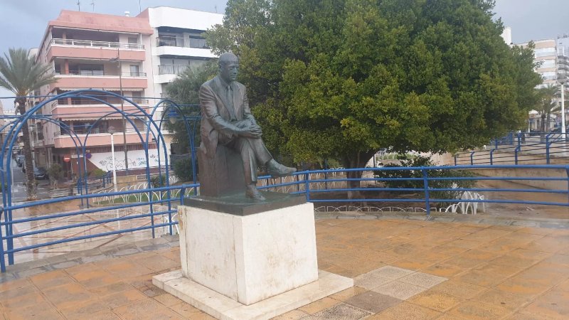 Escultura A Francisco Fernandez Ordonez