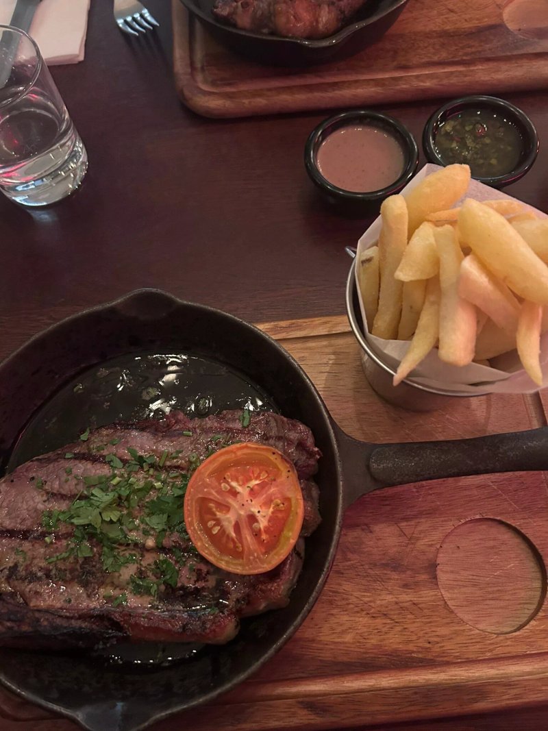 River Bar Steakhouse & Grill
