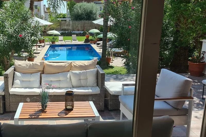 Villa Sitges Palm Garden: 5 minutes walking from beach. Amaizing Garden/Outdoor