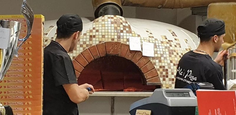 Ale's Pizza