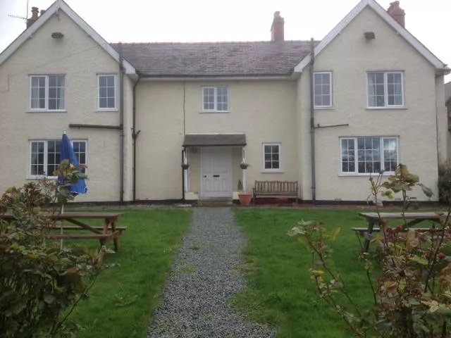 Powis Arms Hotel