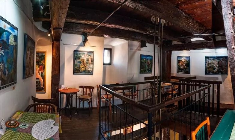 Gallery and cafe Ve Vezi