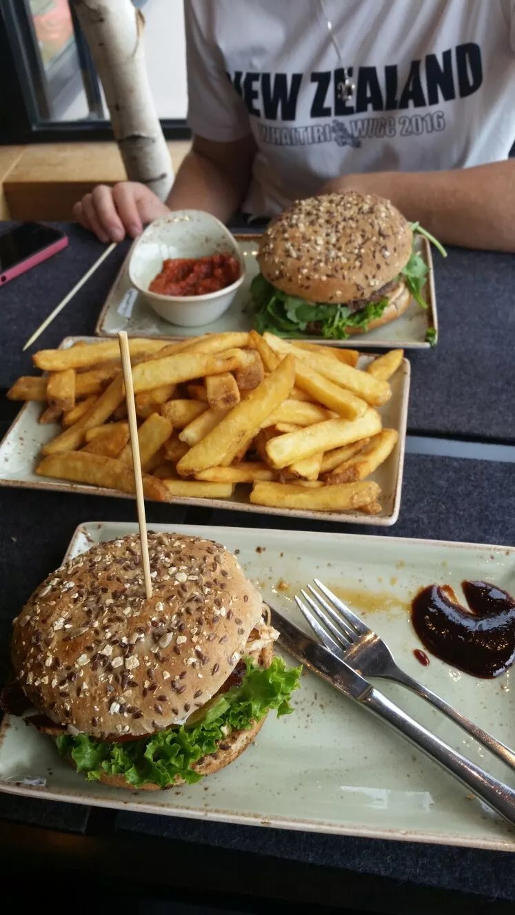 HANS IM GLUECK Burgergrill & Bar
