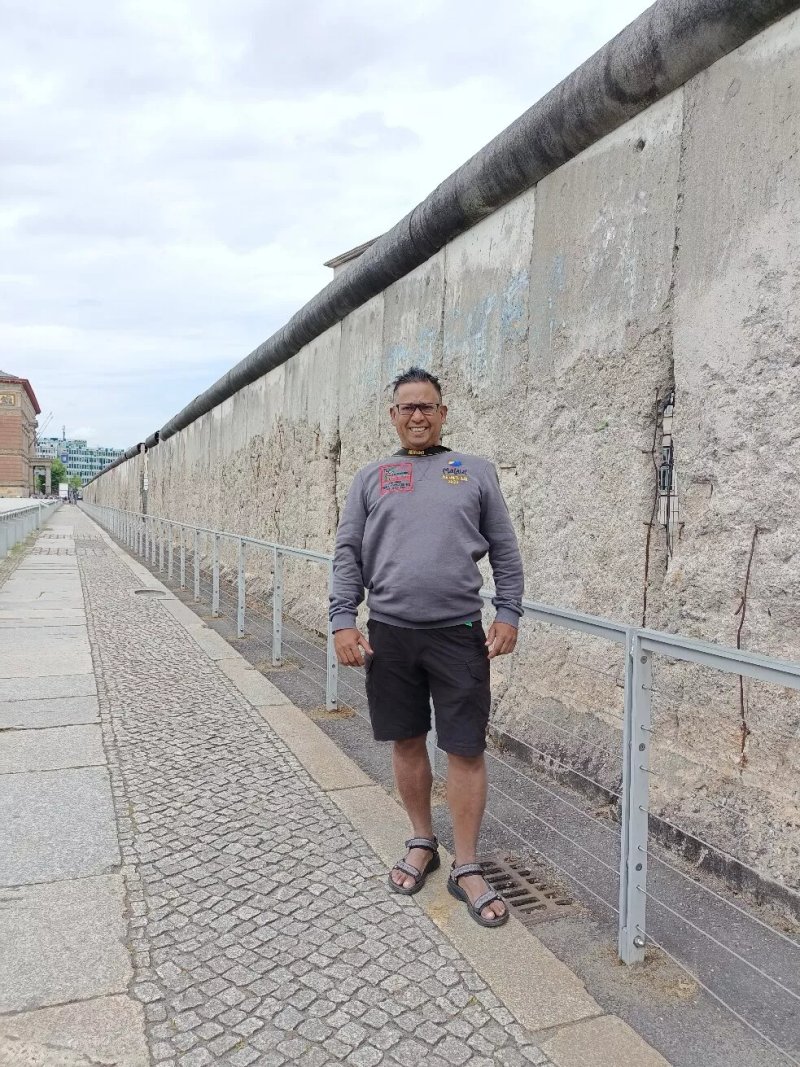 Curry At The Wall