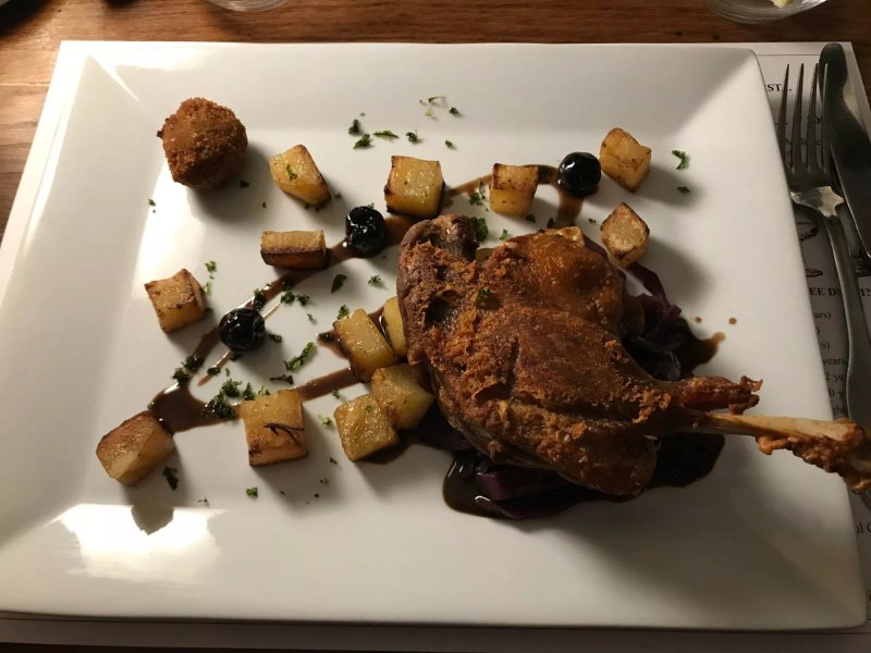 Couloir Bar & Restaurant
