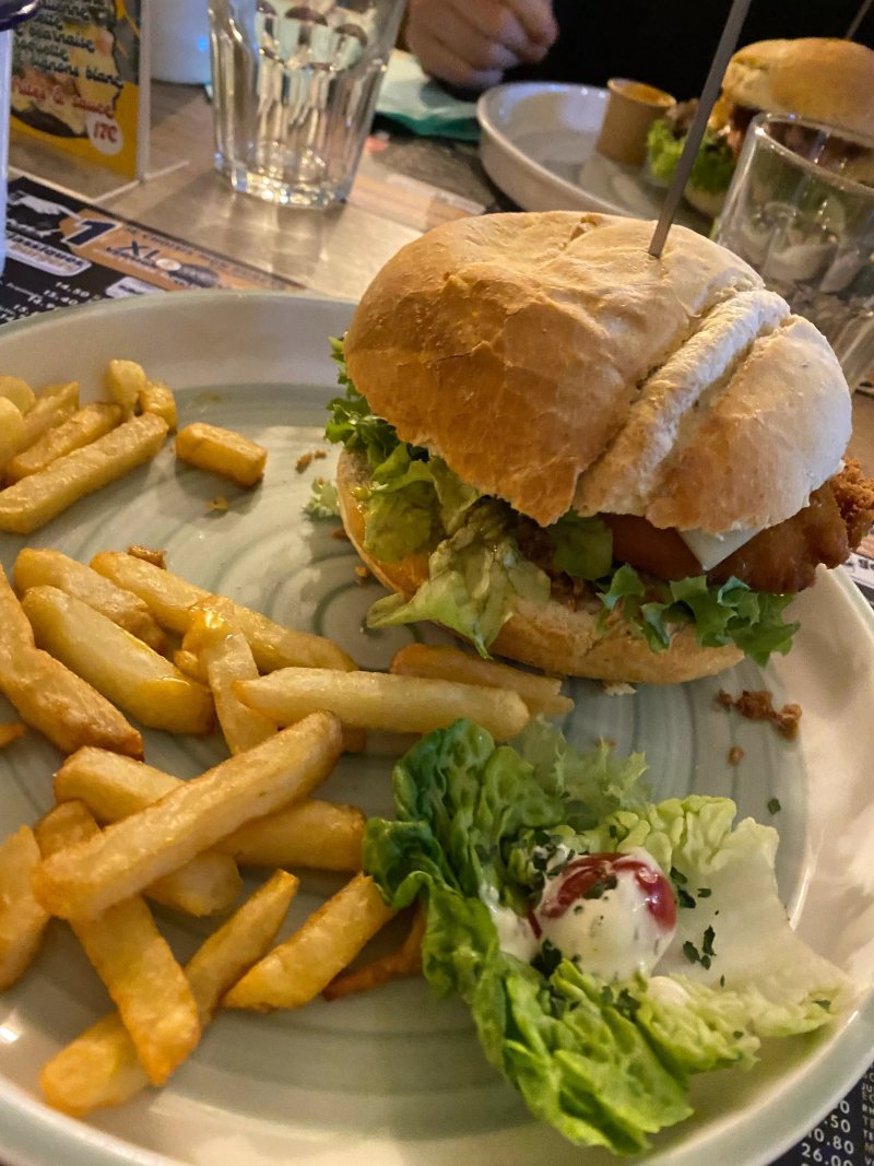 Frank Burgers Cocktails & Beers