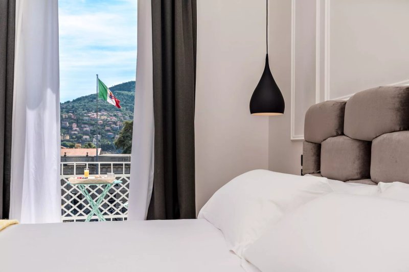 The First - Luxury Rooms & Suites