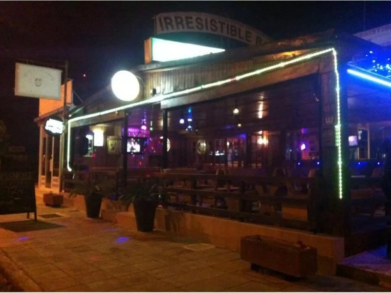 Irresistible Bar