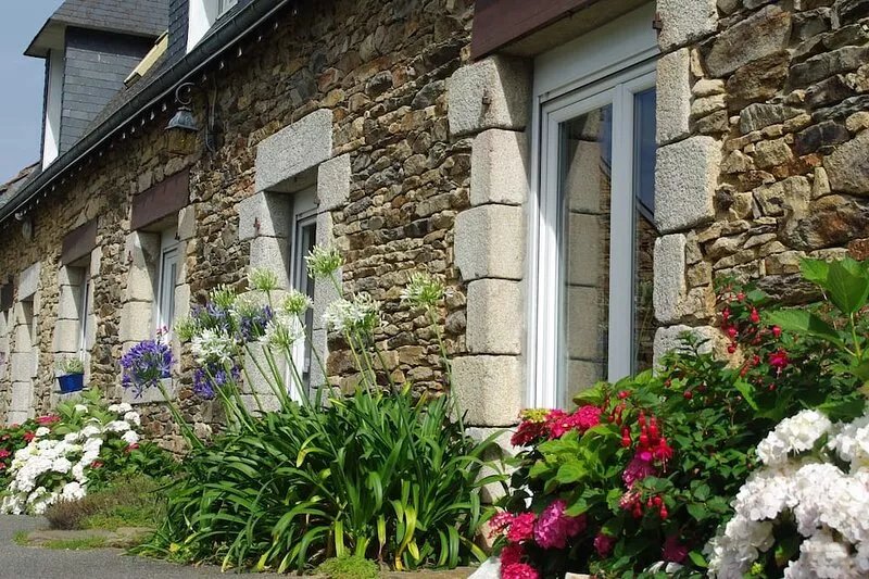 Ti Goudoul, eco-friendly gite 2km from beach and port. Babies welcome.