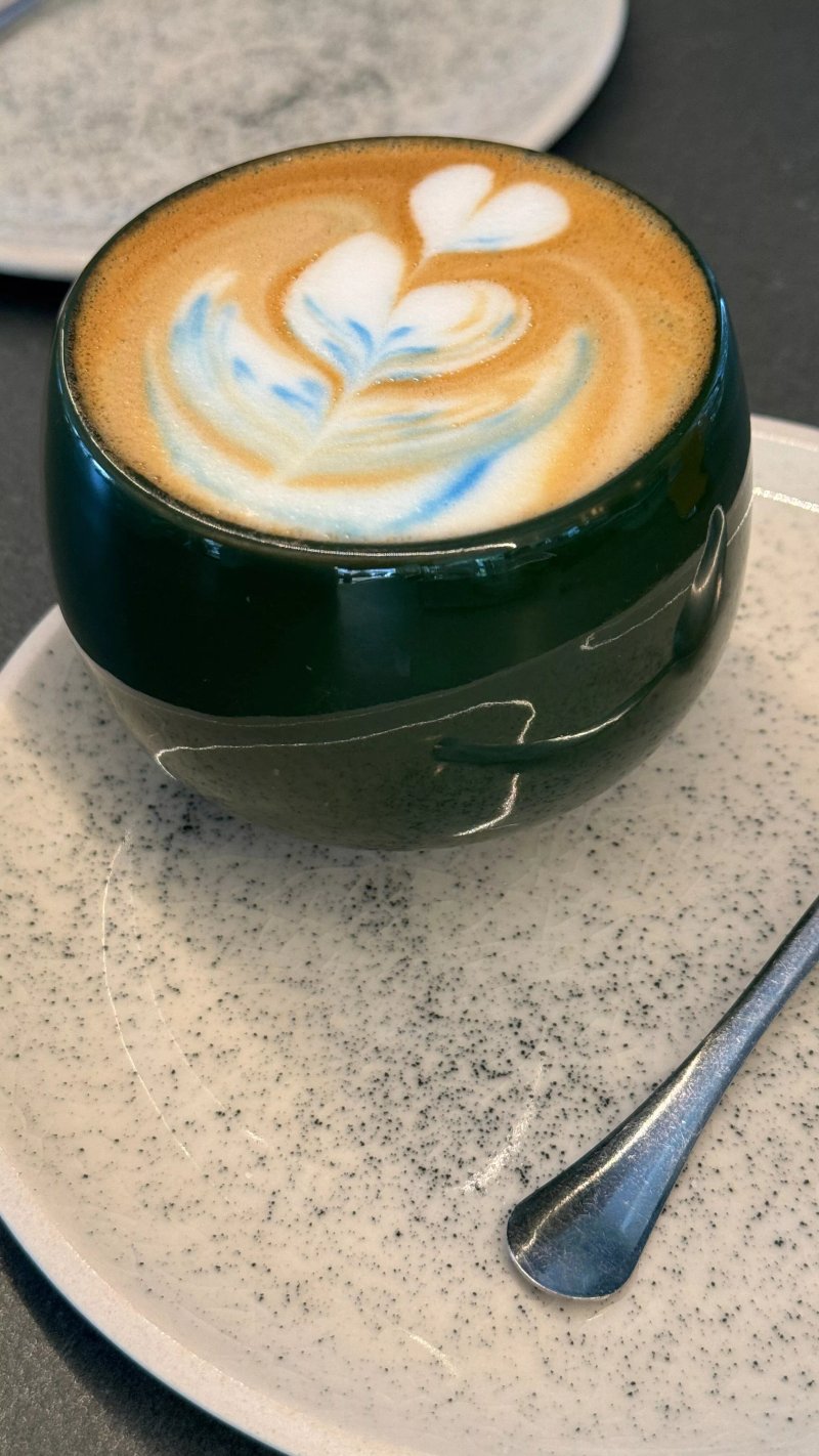 Smuz Cafe  & Bar