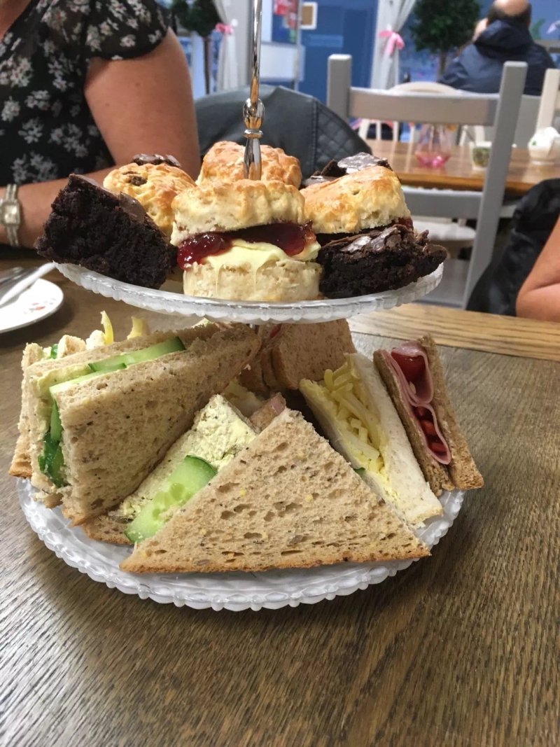 Mom N Co Cakes