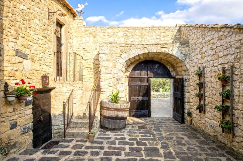 Masseria Fortificata Lo Zafferaneto