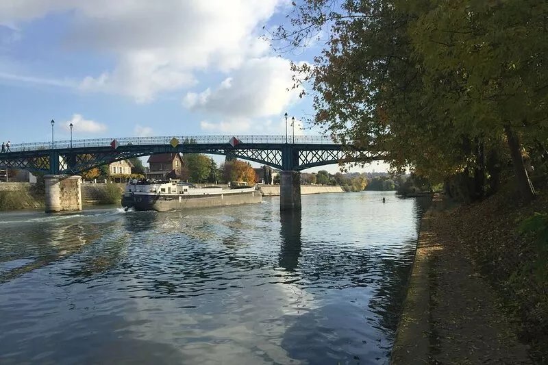 House borders of Marne, between Disney and Paris!