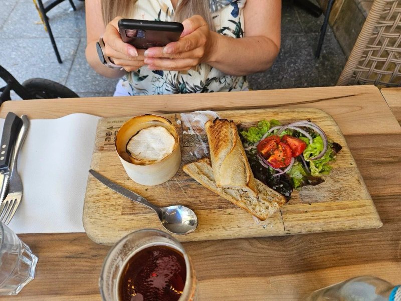 Les Freres Marchand Restaurant